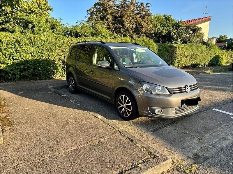 Grau Gebraucht 2010 VW Touran Van / Kleinbus | 6.100 € (Guter Preis) - Bild 1/3