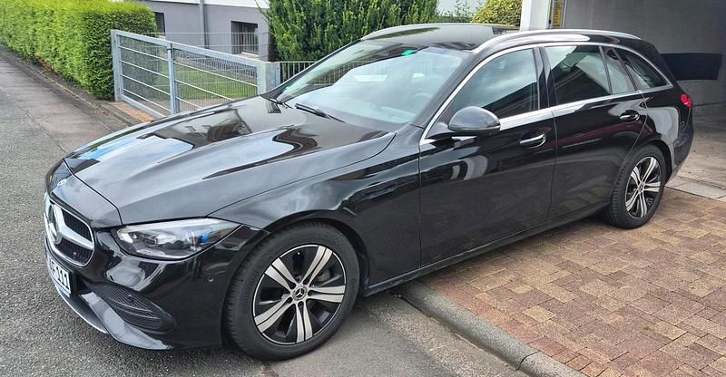 Schwarz Gebraucht 2022 Mercedes C300 Kombi | 28.500 € (Superpreis) - Bild 1/4