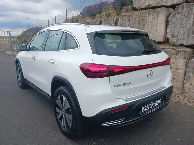 Gebraucht Mercedes EQA250+ 150 kW (204 PS) 2025 Weiß SUV