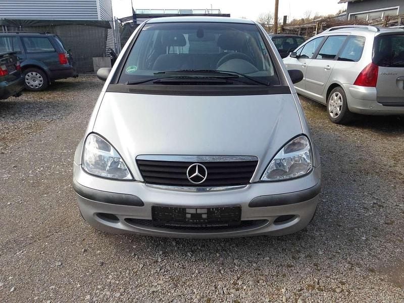 Silber Gebraucht 2001 Mercedes A170 Classic Limousine | 750 € (Guter Preis) - Bild 1/4