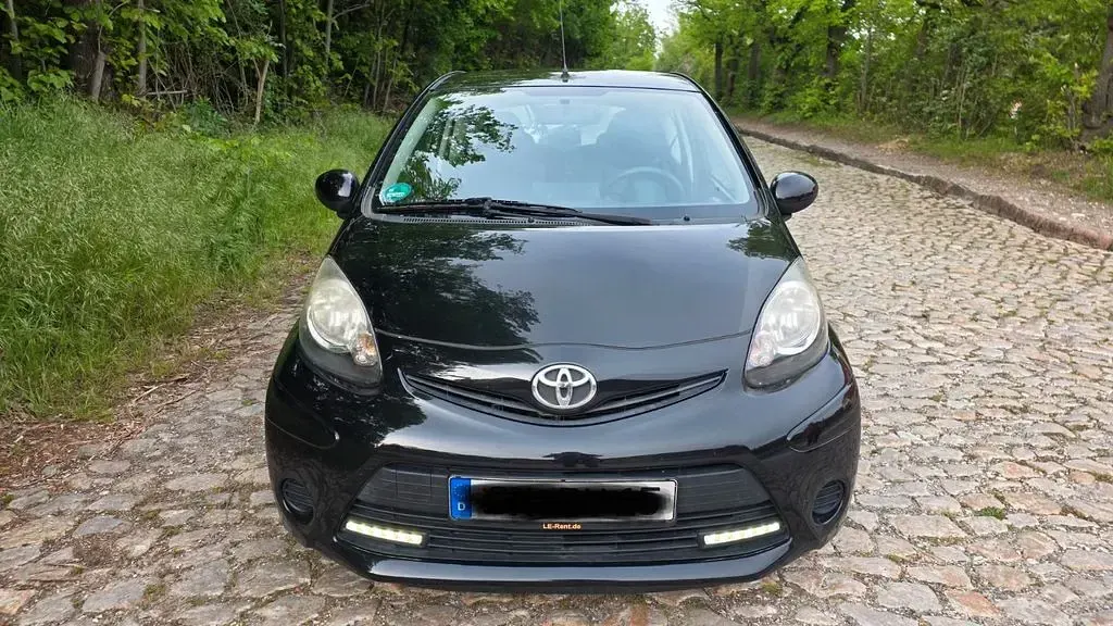 Gebraucht Toyota Aygo Connect Style 68 PS (50 kW) 2013 Schwarz Kleinwagen