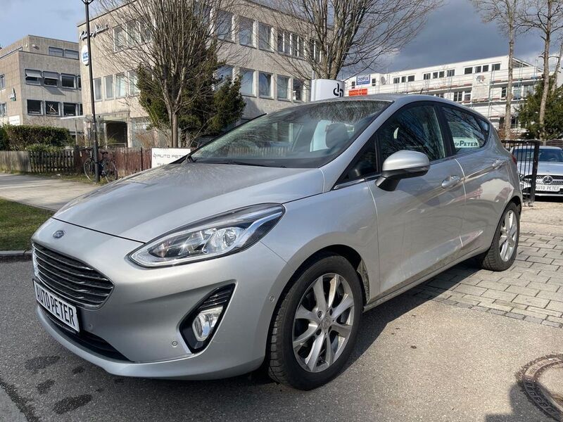Silber Gebraucht 2018 Ford Fiesta Titanium Kleinwagen | 8.888 € (Fairer Preis) - Bild 1/4