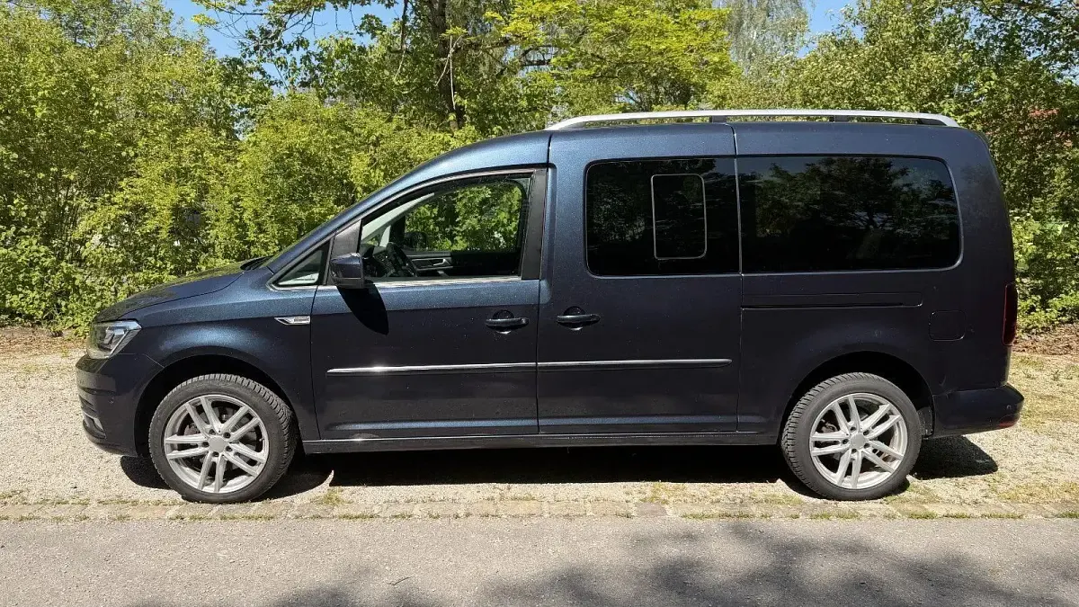 Gebraucht VW Caddy Maxi Highline 125 PS (91 kW) 2018 Blau Van / Kleinbus