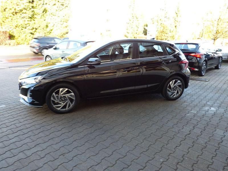Gebraucht Hyundai i20 Advanced 101 PS (74 kW) 2024 Schwarz Kleinwagen