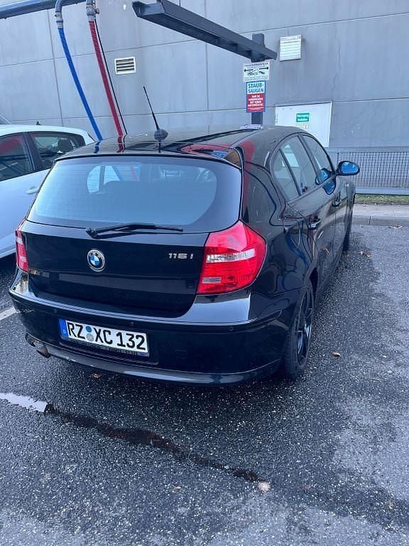 Gebraucht BMW 116 122 PS (89 kW) 2008 Schwarz Kleinwagen