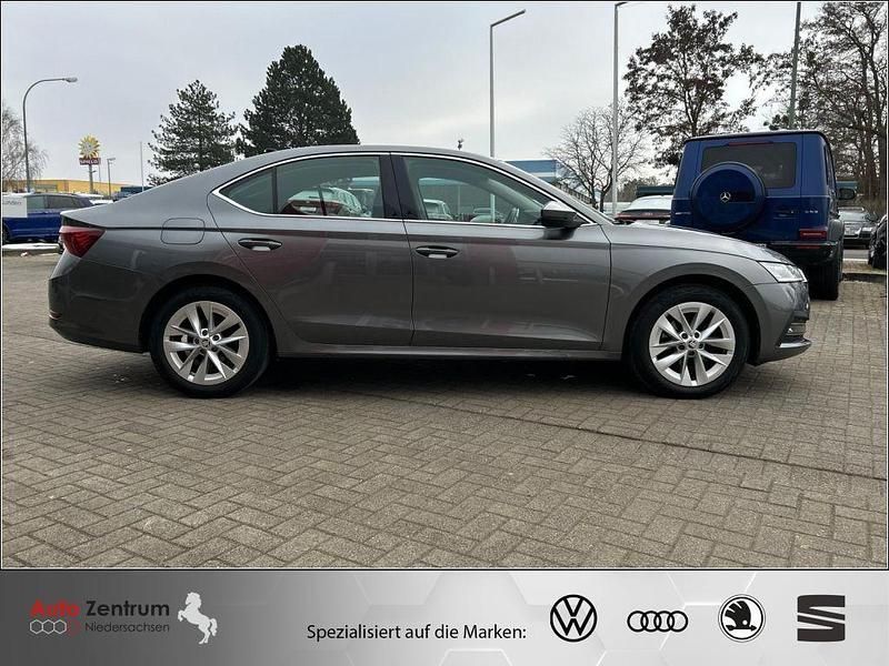 Gebraucht Skoda Octavia Style 110 PS (80 kW) 2023 Graphite grey metallic Limousine