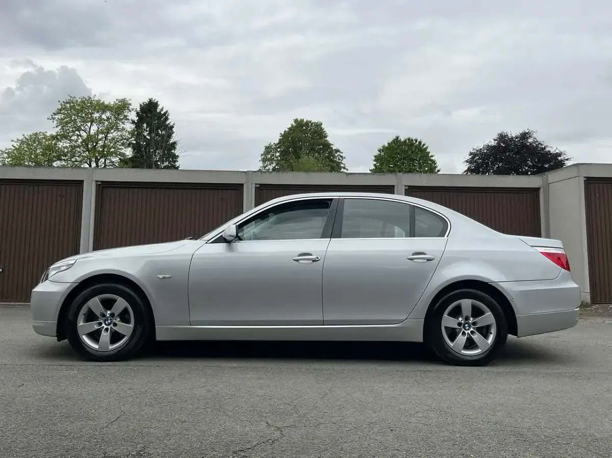 Gebraucht BMW 520 170 PS (125 kW) 2008 Titansilber metallic Limousine