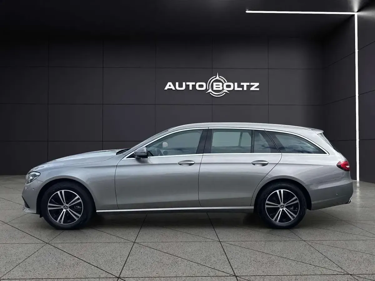 Gebraucht Mercedes E220 Avantgarde 200 PS (147 kW) 2022 Silber Kombi
