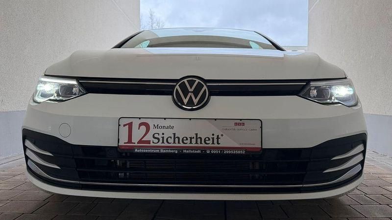 Gebraucht VW Golf VIII Active 131 PS (96 kW) 2022 Weiß Limousine