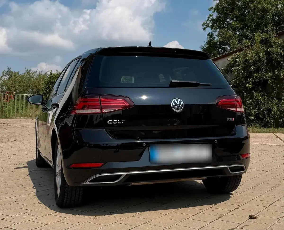Gebraucht VW Golf VII Highline 125 PS (91 kW) 2017 Schwarz Limousine