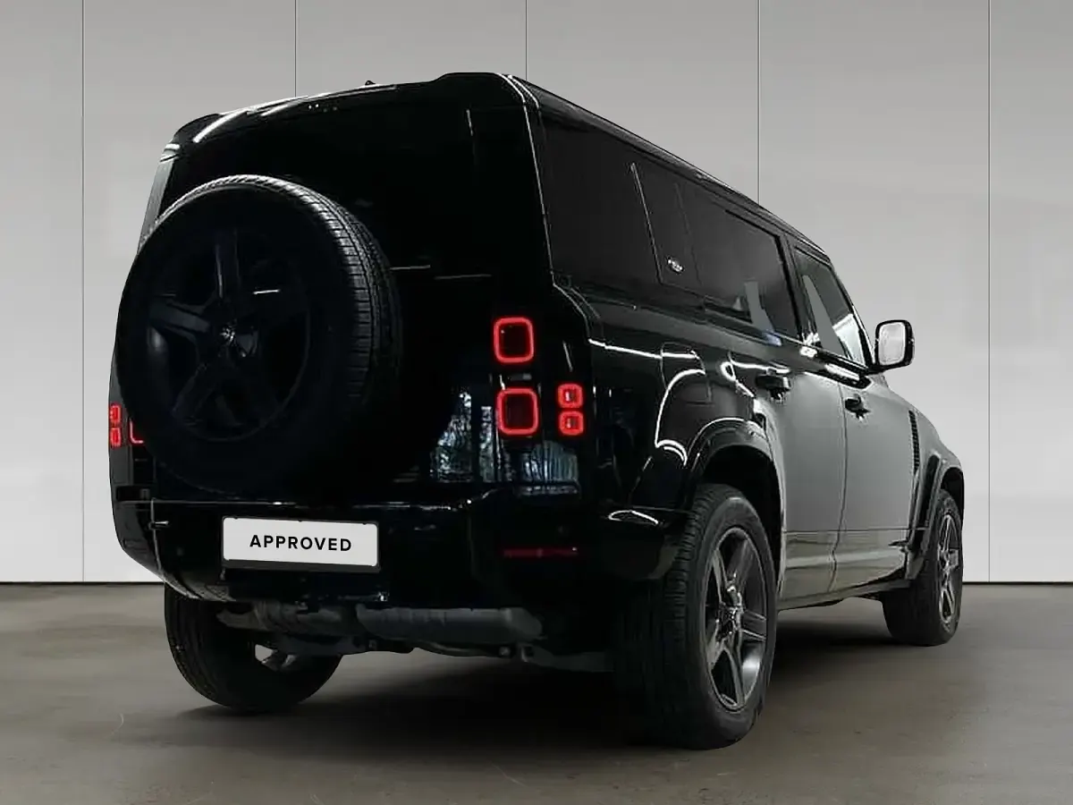 Gebraucht Land Rover Defender SE Dynamic 202 PS (148 kW) 2023 Santorini black SUV