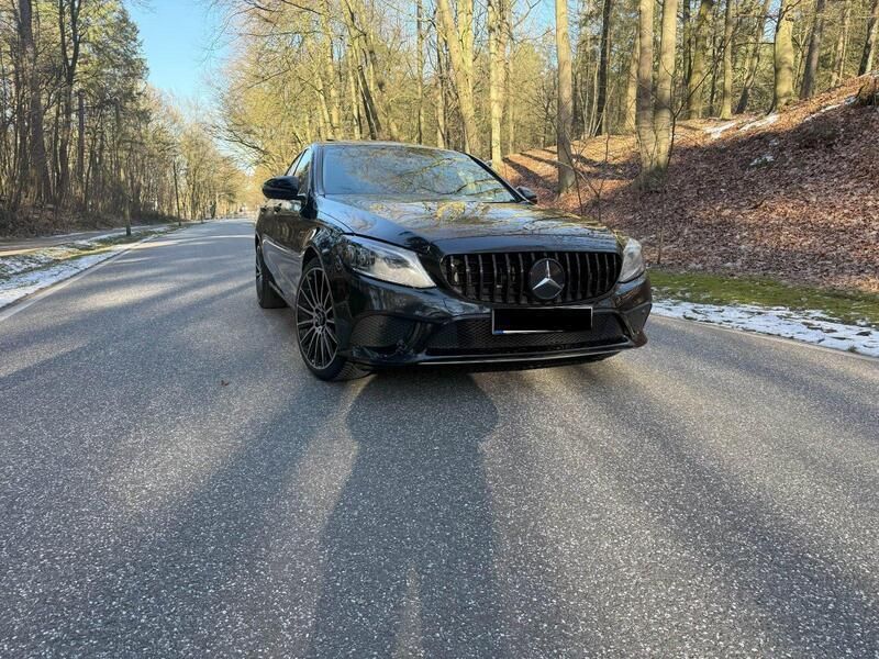 Schwarz Gebraucht 2019 Mercedes C180 Limousine | 25.490 € (Fairer Preis) - Bild 1/4