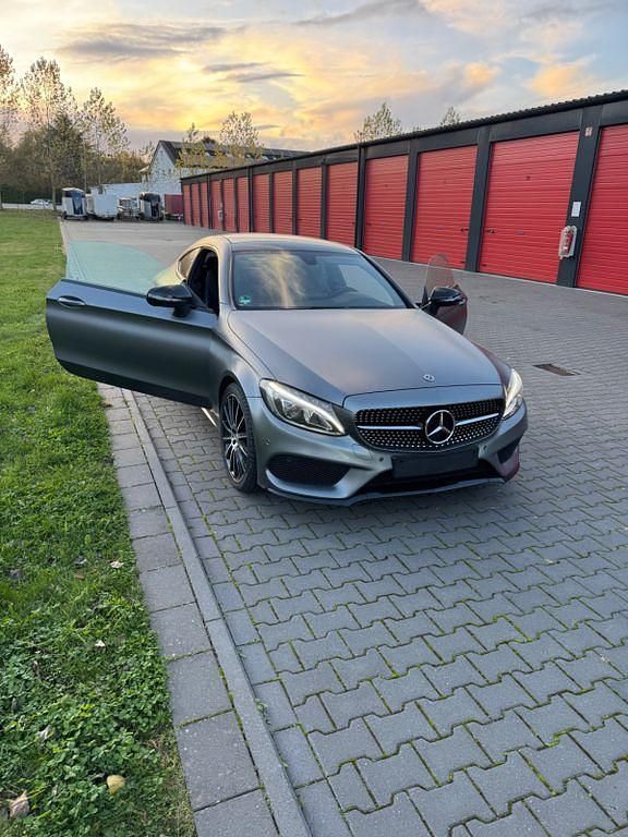 Grau Gebraucht 2017 Mercedes C180 AMG line Coupé | 17.950 € (Fairer Preis) - Bild 1/4