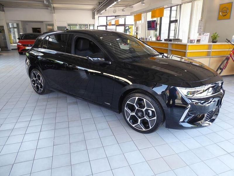 Gebraucht Opel Astra Ultimate 131 PS (96 kW) 2023 Karbon schwarz metallic Limousine