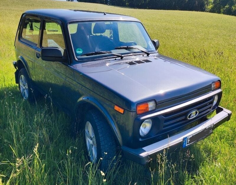 Grau Gebraucht 2021 Lada niva SUV | 14.000 € (Fairer Preis) - Bild 1/4