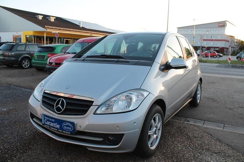 Silber Gebraucht 2011 Mercedes A160 Van / Kleinbus | 4.499 € (Guter Preis) - Bild 1/4