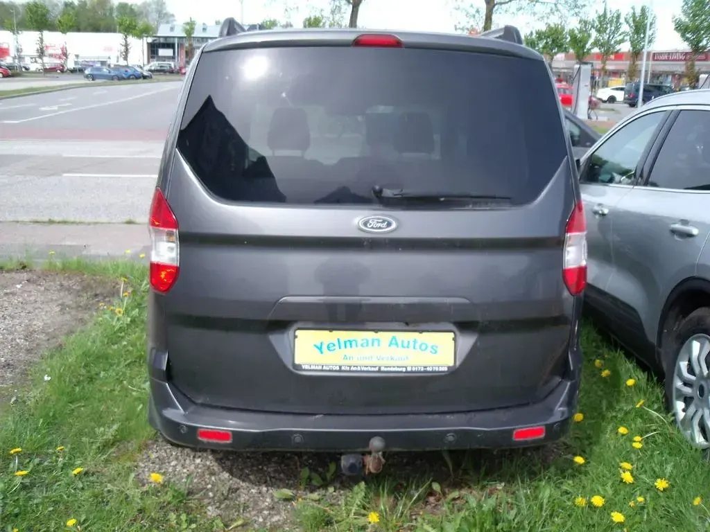 Gebraucht Ford Tourneo Courier Titanium 101 PS (74 kW) 2016 Grau Van / Kleinbus