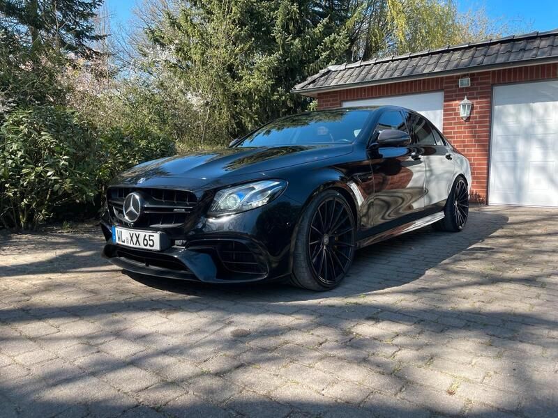 Schwarz Gebraucht 2018 Mercedes E63S AMG AMG Limousine | 64.799 € (Teuer) - Bild 1/4