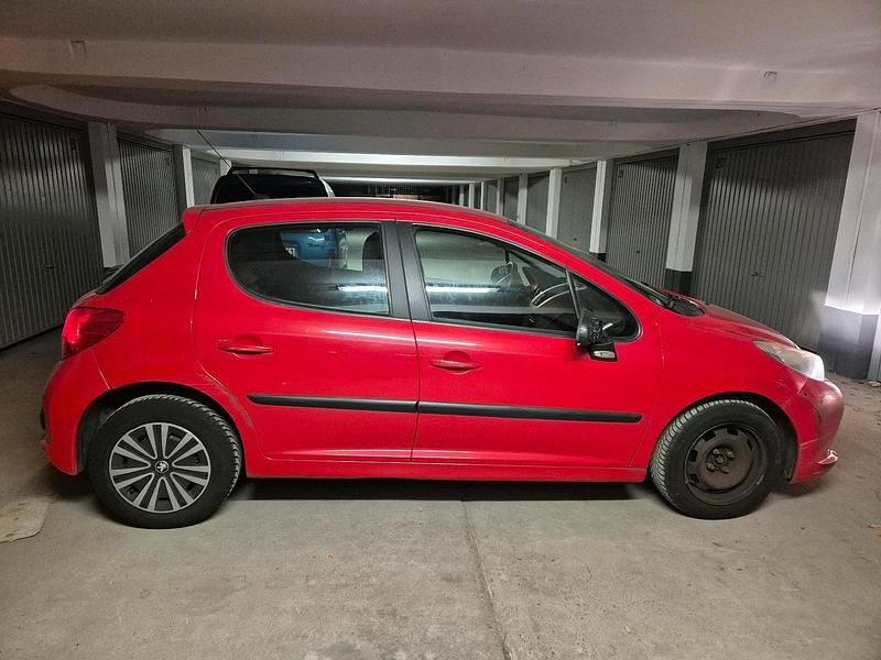 Gebraucht Peugeot 207 90 PS (66 kW) 2009 Rot Kleinwagen