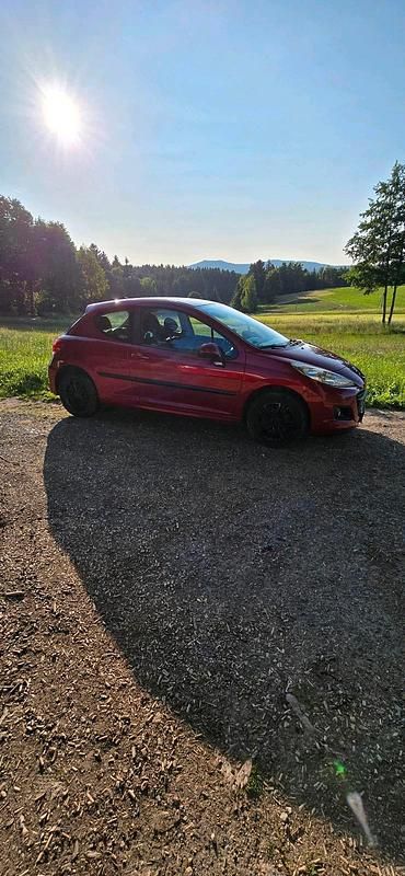 Gebraucht Peugeot 207 95 PS (69 kW) 2010 Rot Limousine
