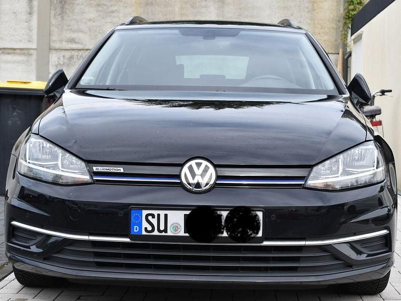 Schwarz Gebraucht 2018 VW Golf VII Comfortline Kombi | 12.500 € (Fairer Preis) - Bild 1/4