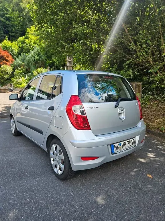 Gebraucht Hyundai i10 Style 69 PS (50 kW) 2011 Silber Kleinwagen