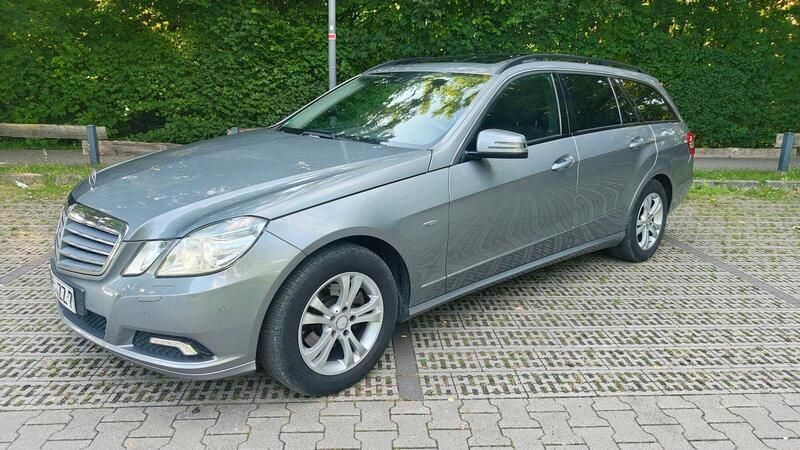 Grau Gebraucht 2011 Mercedes E200 Elegance Kombi | 4.900 € - Bild 1/4