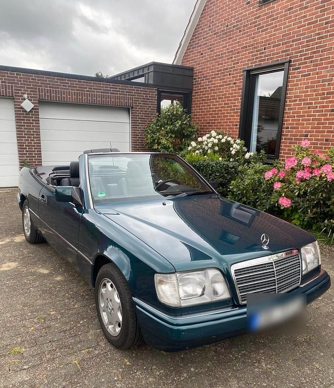 Grün Gebraucht 1996 Mercedes E220 Cabrio | 17.500 € (Superpreis) - Bild 1/4