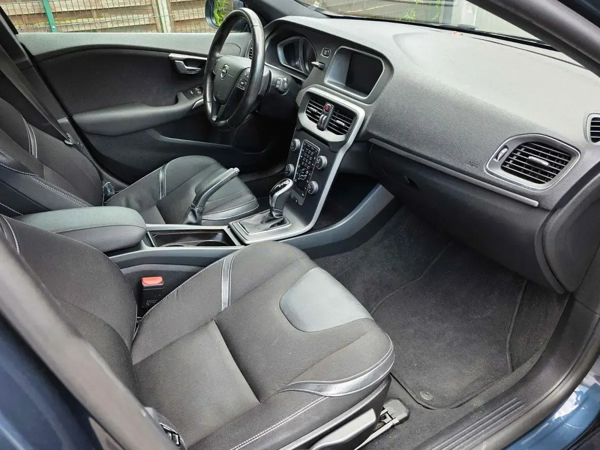 Gebraucht Volvo V40 Kinetic 152 PS (111 kW) 2017 Kleinwagen