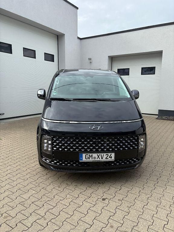 Blau Gebraucht 2024 Hyundai Staria Signature Van | 49.900 € (Fairer Preis) - Bild 1/4