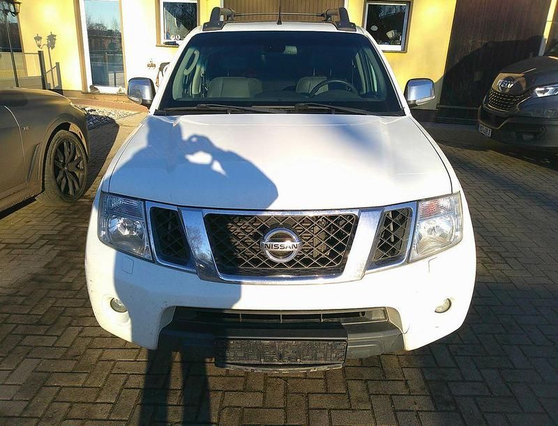 Gebraucht Nissan Navara 190 PS (139 kW) 2011 Weiß Abholung