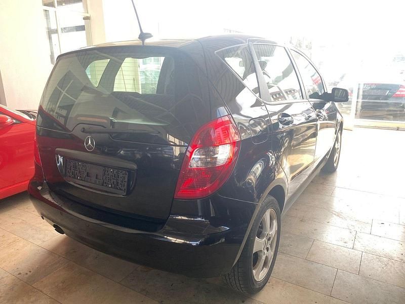 Gebraucht Mercedes A160 95 PS (69 kW) 2011 Schwarz Kleinwagen