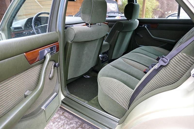 Gebraucht Mercedes E280 185 PS (136 kW) 1983 Grün Limousine