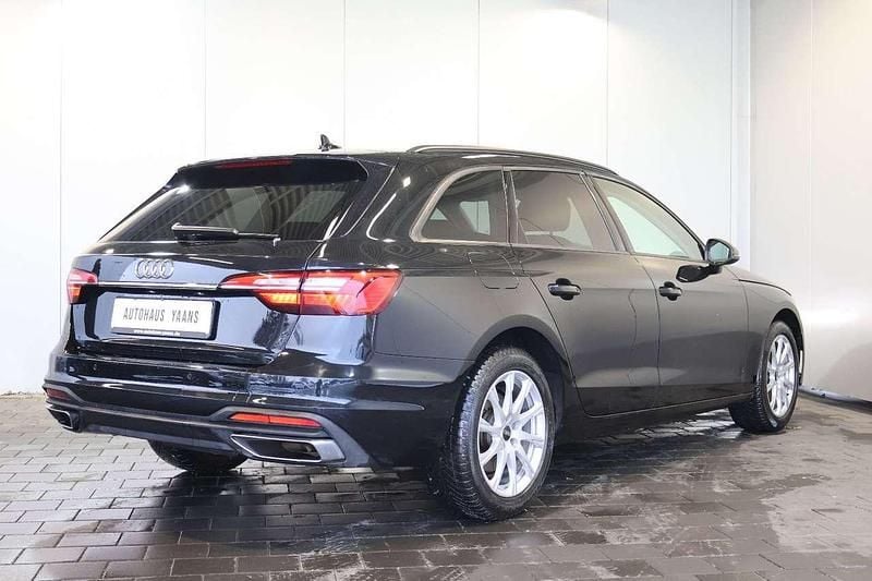 Używany Audi A4 150 KM (110 kW) 2022 Czarny Kombi