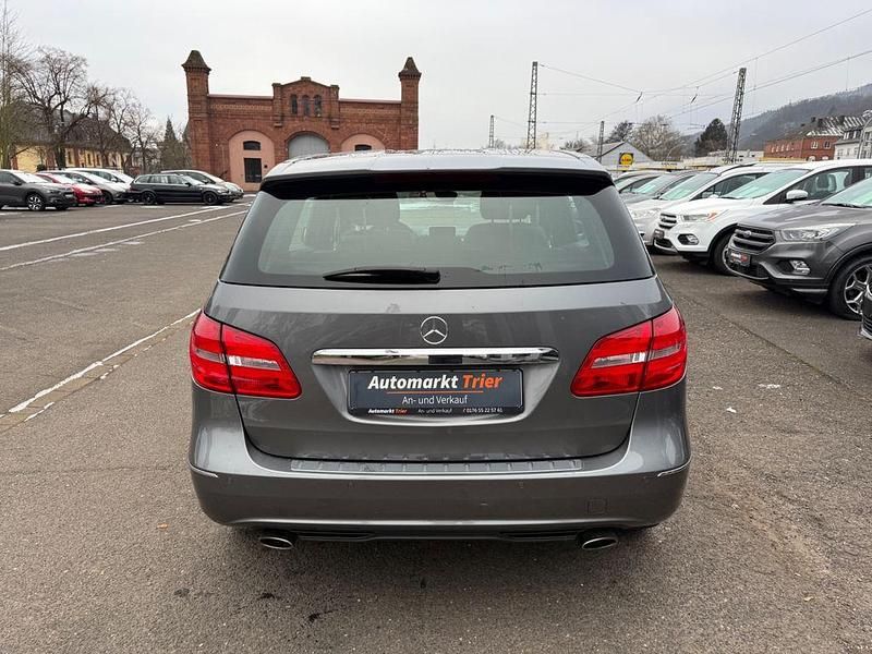 Gebraucht Mercedes B200 156 PS (114 kW) 2013 Grau Van / Kleinbus