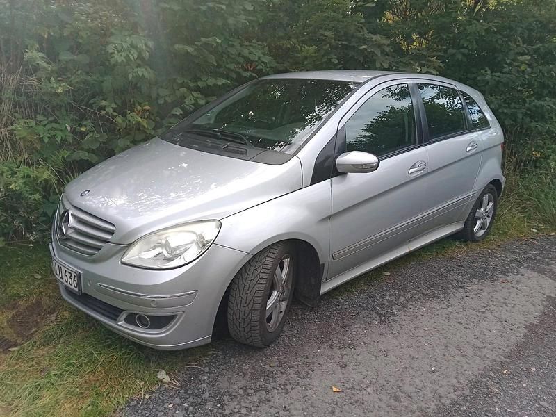 Silber Gebraucht 2006 Mercedes B200 Van / Kleinbus | 1.450 € (Etwas zu teuer) - Bild 1/4