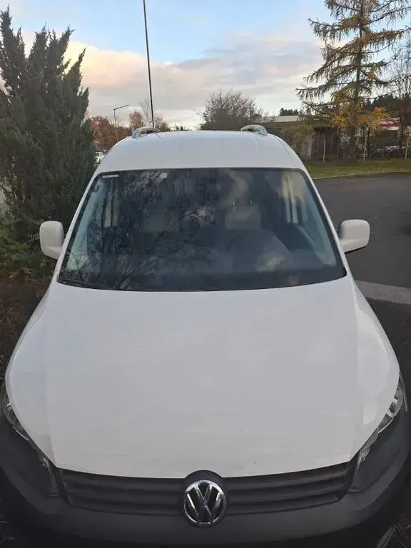 Second-hand VW Caddy Comfortline 105 CP (77 kW) 2013 Alb Monovolum