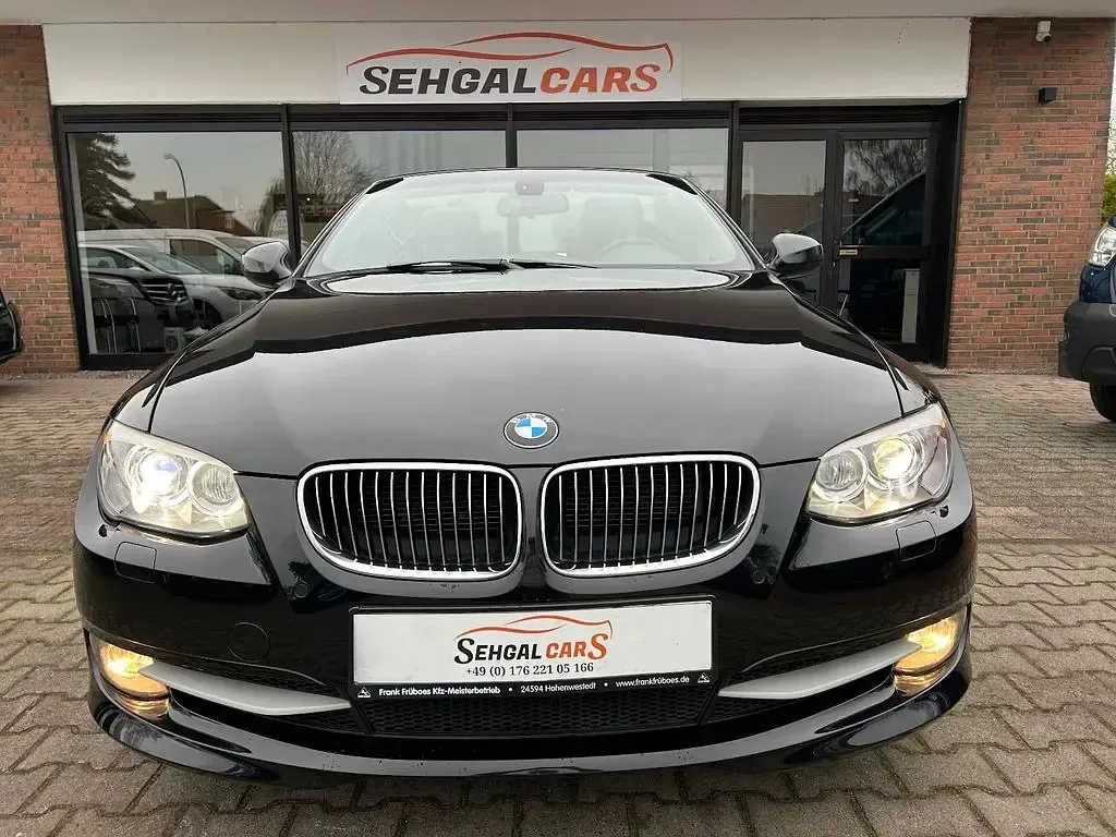 Gebraucht BMW 330 Cabriolet 245 PS (180 kW) 2013 Saphirschwarz Cabrio