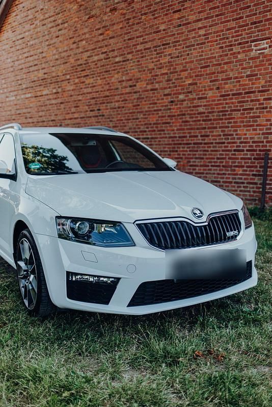 Weiß Gebraucht 2014 Skoda Octavia RS Kombi | 12.900 € (Fairer Preis) - Bild 1/4
