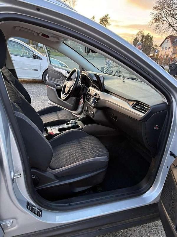 Gebraucht Ford Focus Active 120 PS (88 kW) 2019 Silber Limousine
