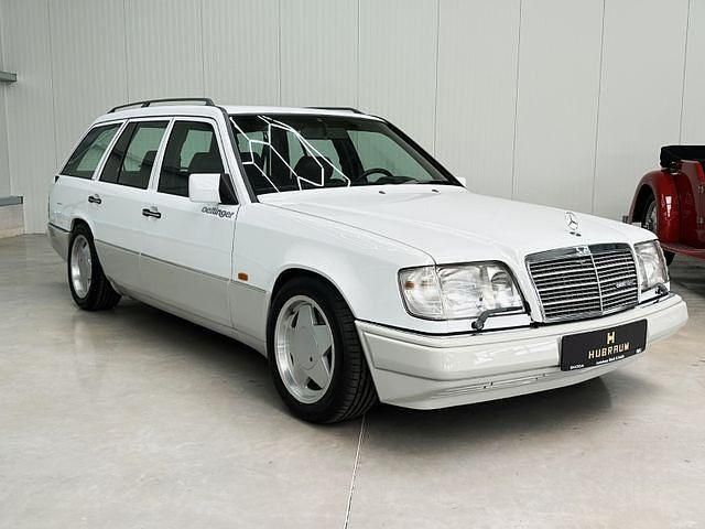 Second-hand Mercedes E300 275 CP (202 kW) 1991 Alb Break