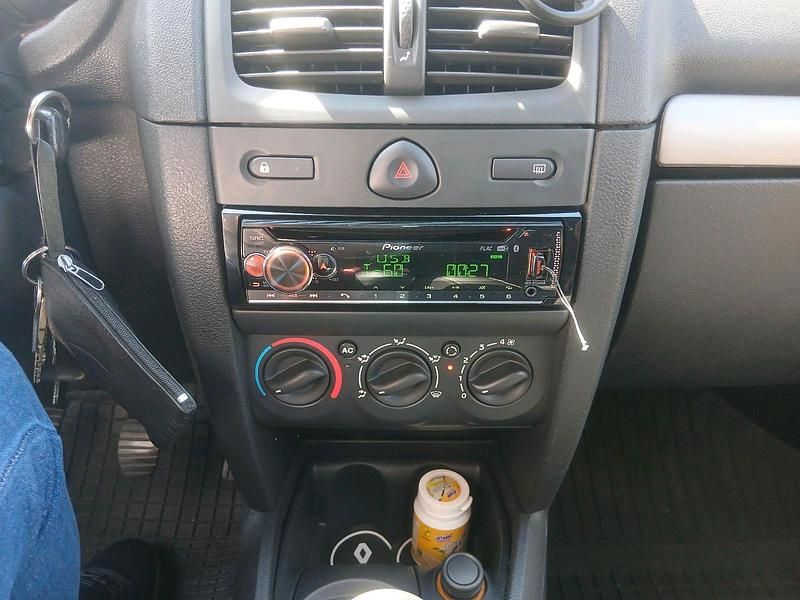 Gebraucht Renault Clio II 75 PS (55 kW) 2008 Schwarz Kleinwagen