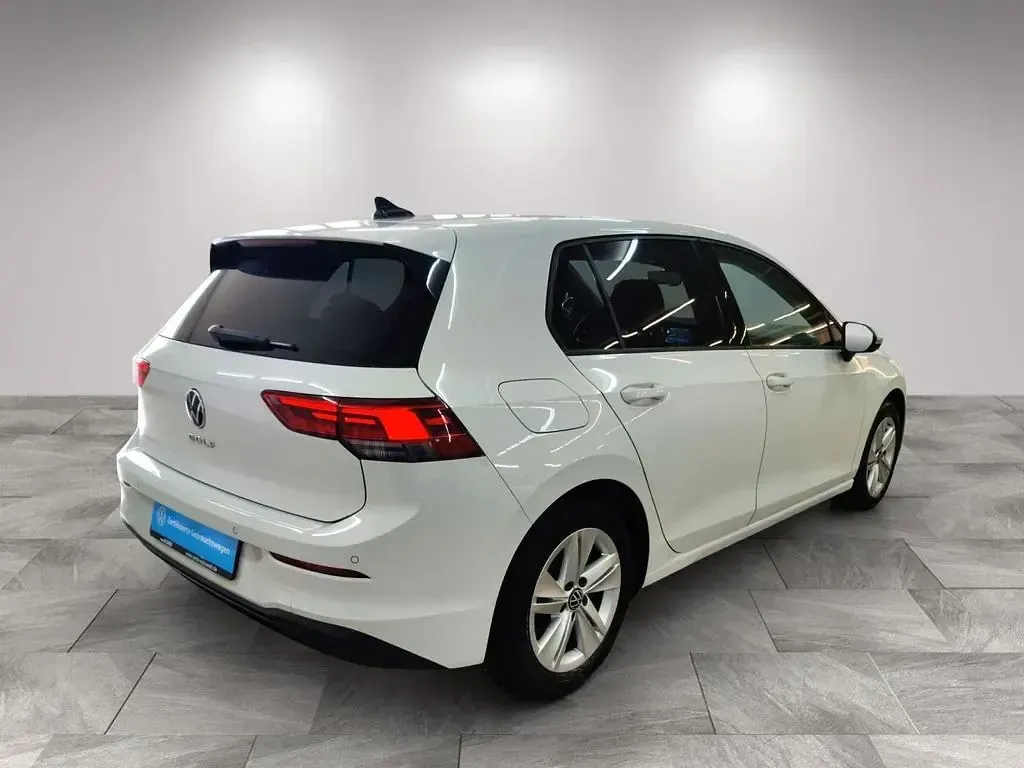 Gebraucht VW Golf VIII Life 150 PS (110 kW) 2023 Weiß Limousine