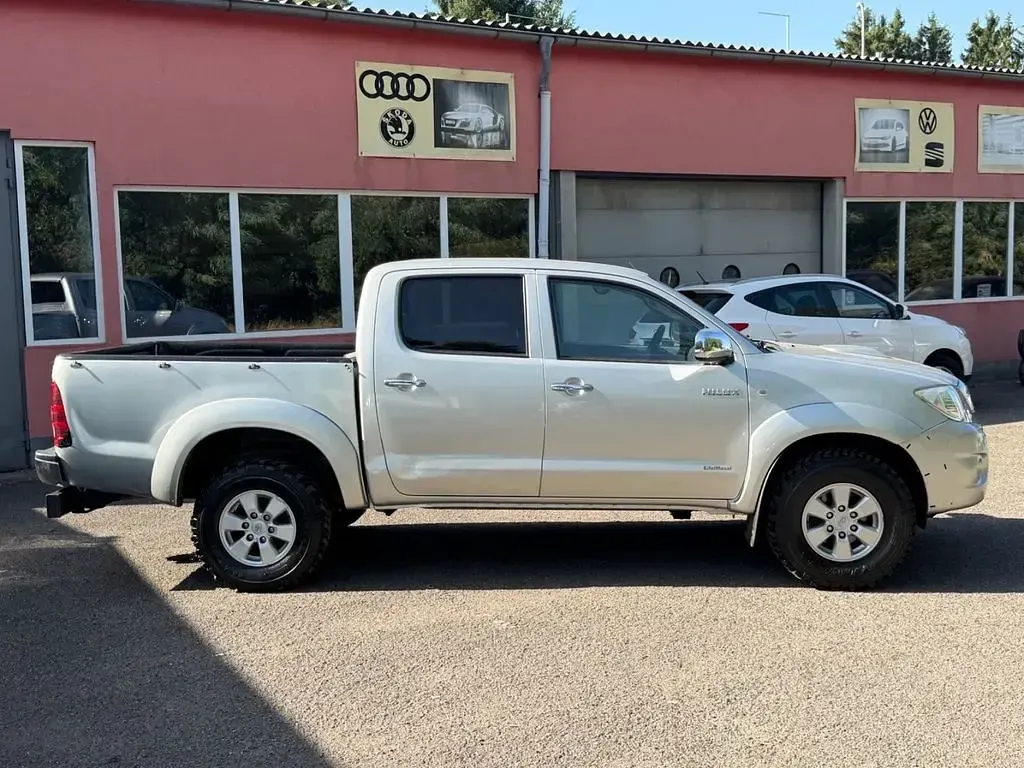 Gebraucht Toyota HiLux Life 171 PS (125 kW) 2011 Silber Pickup
