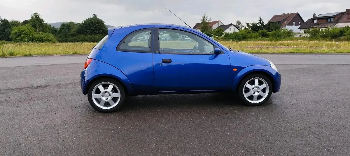 Gebraucht Ford SportKa 95 PS (69 kW) 2003 Blau Kleinwagen