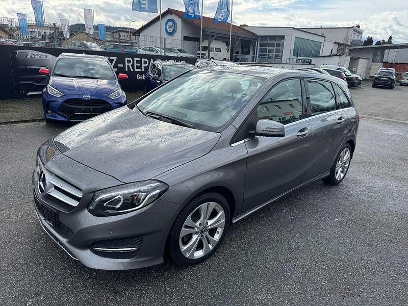 Gebraucht Mercedes B200 Style 136 PS (100 kW) 2019 Grau Van / Kleinbus