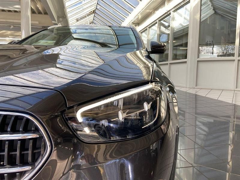 Gebraucht Mercedes E220 Avantgarde 200 PS (147 kW) 2023 Grau Limousine