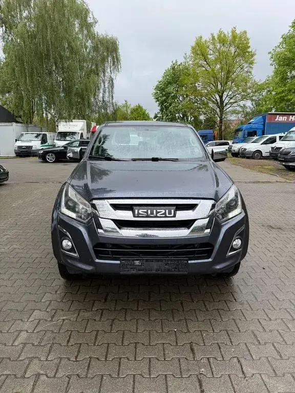 Second-hand Isuzu D-Max 163 CP (119 kW) 2017 Pickup