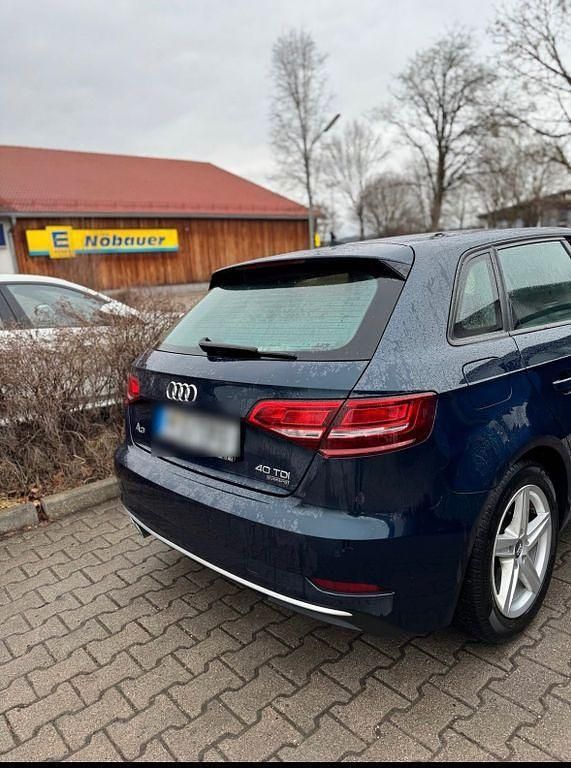 Gebraucht Audi A3 Sport 184 PS (135 kW) 2020 Blau Limousine