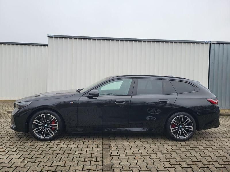 Gebraucht BMW 520 M Sport 190 PS (139 kW) 2025 Schwarz Kombi
